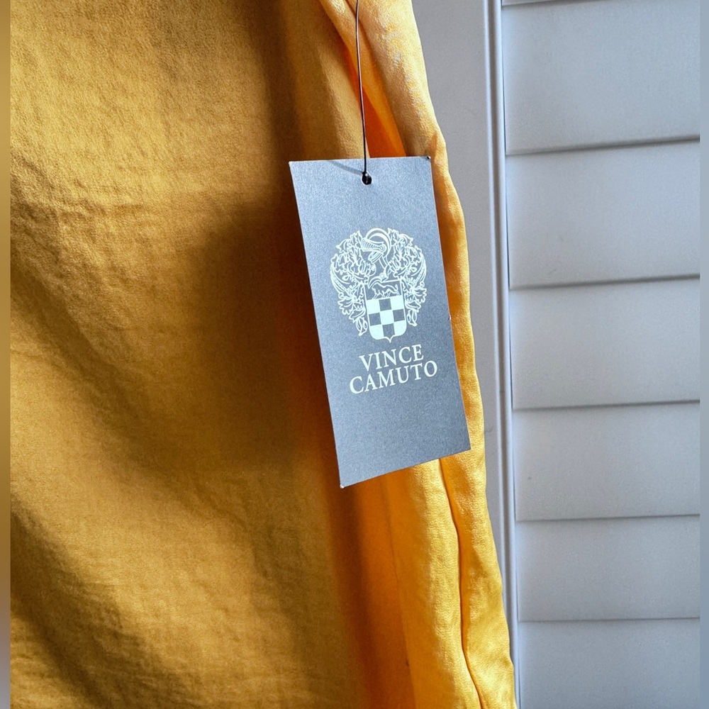 Vince Camuto. Size S - Picture 3 of 6